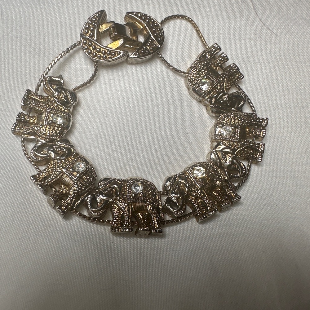 Gorgeous vintage elephant bracelet